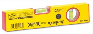 POZIOMICA ALUMINIUM STRUKTURALNE MALOWANE, DŁUGOŚĆ 220 MM, 2 LIBELKI, PODSTAWA Z MAGNESAMI, DOKŁADNOŚĆ 0,5MM/M MODEL BM1553