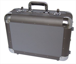 WALIZKA ALUMINIOWA NA KÓŁKACH, Z UCHWYTEM TELESKOPOWYM, NA NARZĘDZIA, 482X340X205 MODEL BM18400