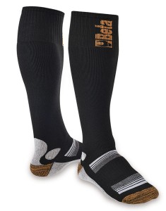 PODKOLANÓWKI WYKONANE Z ELASTYCZNEGO MATERIAŁU FROTTE, ZE WZMOCNIENIAMI Z NYLONU I BAWEŁNY NA PIĘTACH I PALCACH. NA PODESZWACH ODPORNE NA PRZETARCIA, PRZECIWGRZYBICZE I ODDYCHAJĄCE WŁÓKNO BAMBUSOWE, MODEL 7421