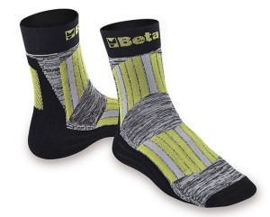 SKARPETY MAXI SNEAKER Z PRZEWIEWNYMI WSTAWKAMI NA KOŚCI PISZCZELOWEJ I PODBICIU, ZE WZMOCNIENIAMI Z NYLONU I BAWEŁNY NA PIĘTACH ORAZ NA PALCACH. Z ODPORNYM NA PRZETARCIA, PRZECIWGRZYBICZYM I ODDYCHAJĄCYM WŁÓKNEM BAMBUSOWYM, MODEL 7427 39-42