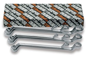 KOMPLET KLUCZY OCZKOWYCH DWUSTRONNYCH ODSADZONYCH 90, 6-22MM, 8 SZTUK, W KARTONIE, MODEL 90/S8