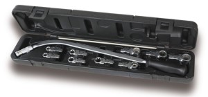 ZESTAW KOŃCÓWEK SPECJALNYCH DO NAKRĘTEK BLOKUJĄCYCH NAPINACZE PASKÓW Z POKRĘTŁEM, 12-19MM, E10-E18, 10 ELEMENTÓW, W PUDEŁKU, MODEL 1477/C10