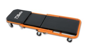 LEŻANKA MONTERSKA / TABORET, NA KÓŁKACH, MODEL 3002